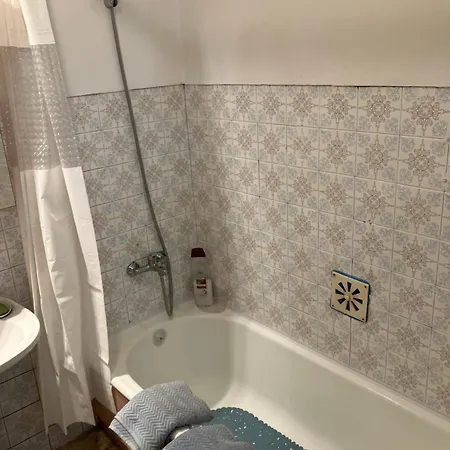 Monte Abraao- Com Banho Compartilhado Sem Servicos Campingplads Queluz