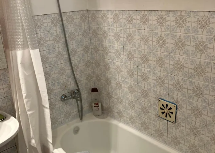 Monte Abraao- Com Banho Compartilhado Sem Servicos Campsite Queluz