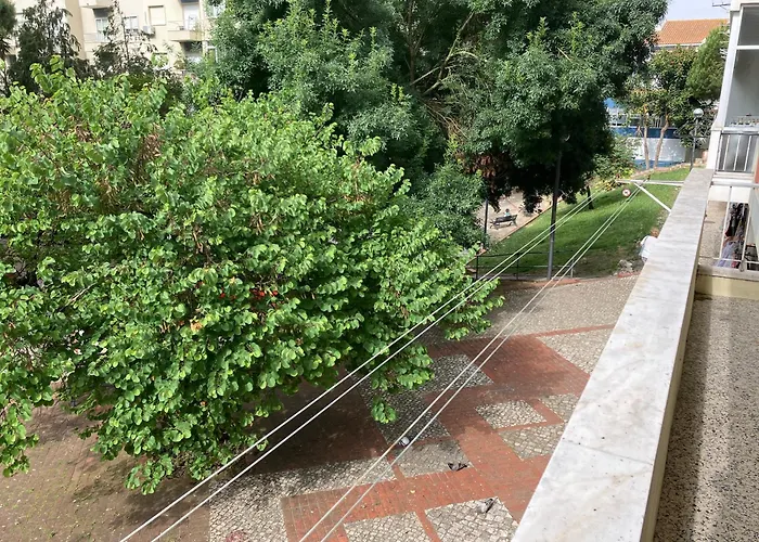 Monte Abraao- Com Banho Compartilhado Sem Servicos Queluz